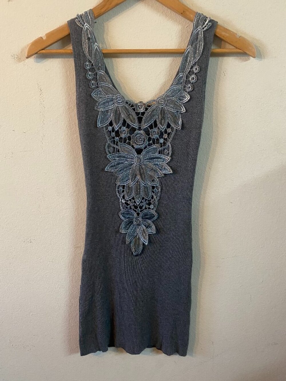 LOADED BETTY SMALL GRAY EMBROIDERED FLORAL TANK TOP